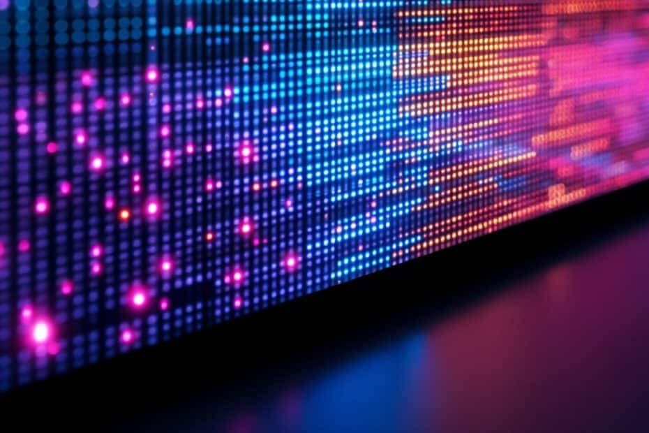 grâce à l’extinction individuelle des pixels, l’écran micro-led offre des noirs profonds, un contraste saisissant et une image d’une précision remarquable.